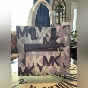 Michael Kors Kenly, super hard to find orchid color!!